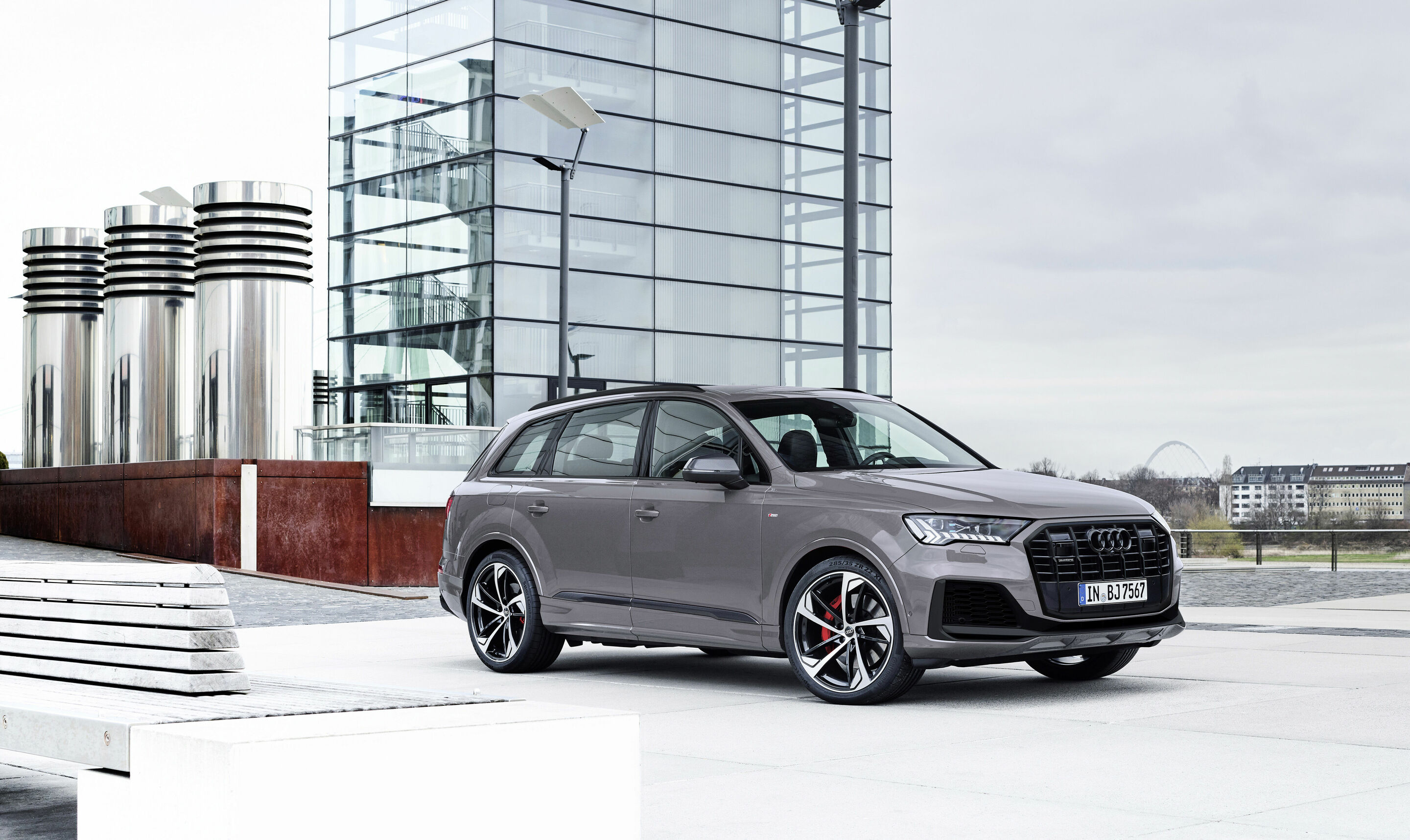 Audi Q7 competition plus - Static photo,
Colour: Nardo Grey