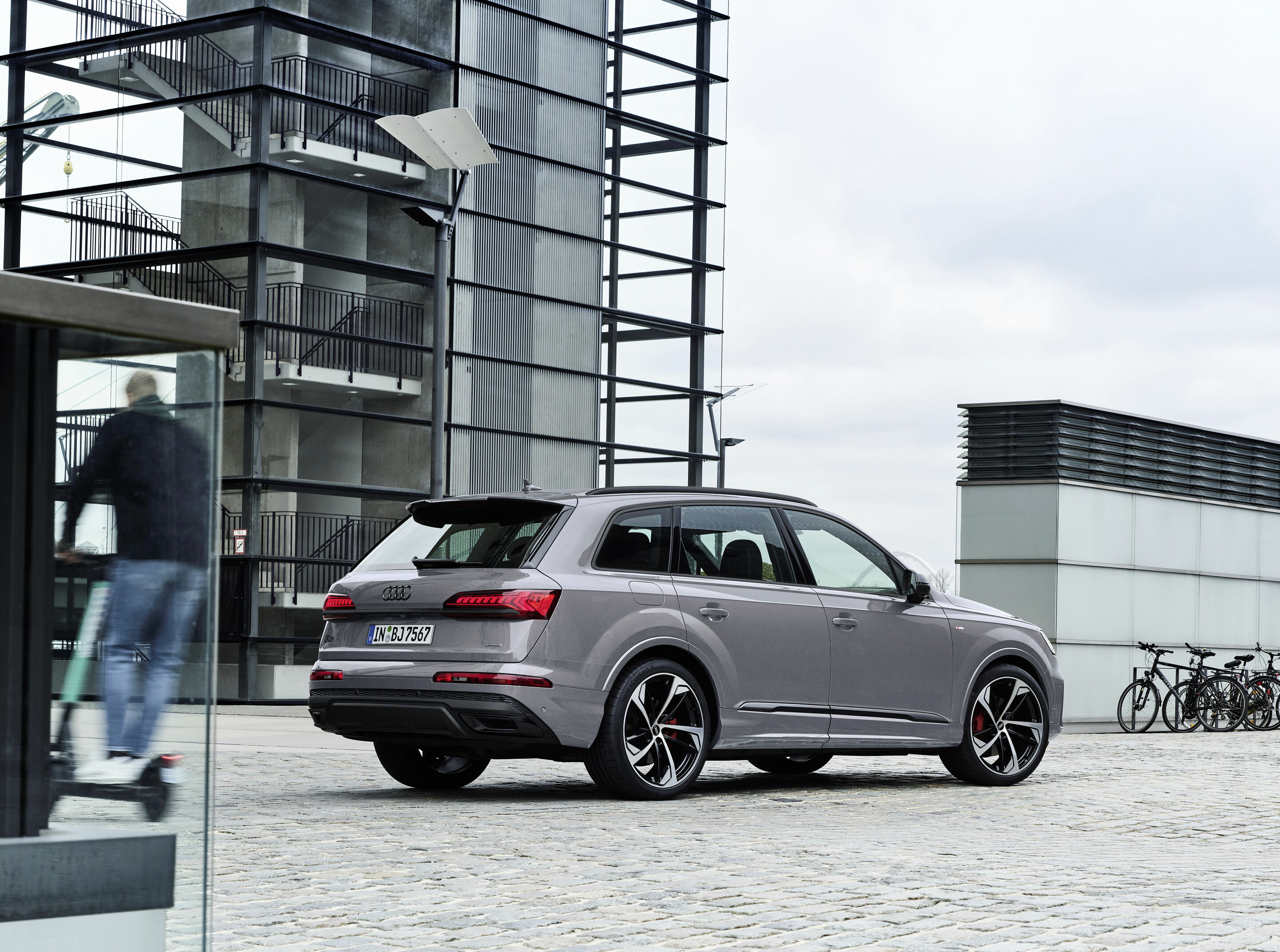Audi Q7 competition plus - Static photo,
Colour: Nardo Grey