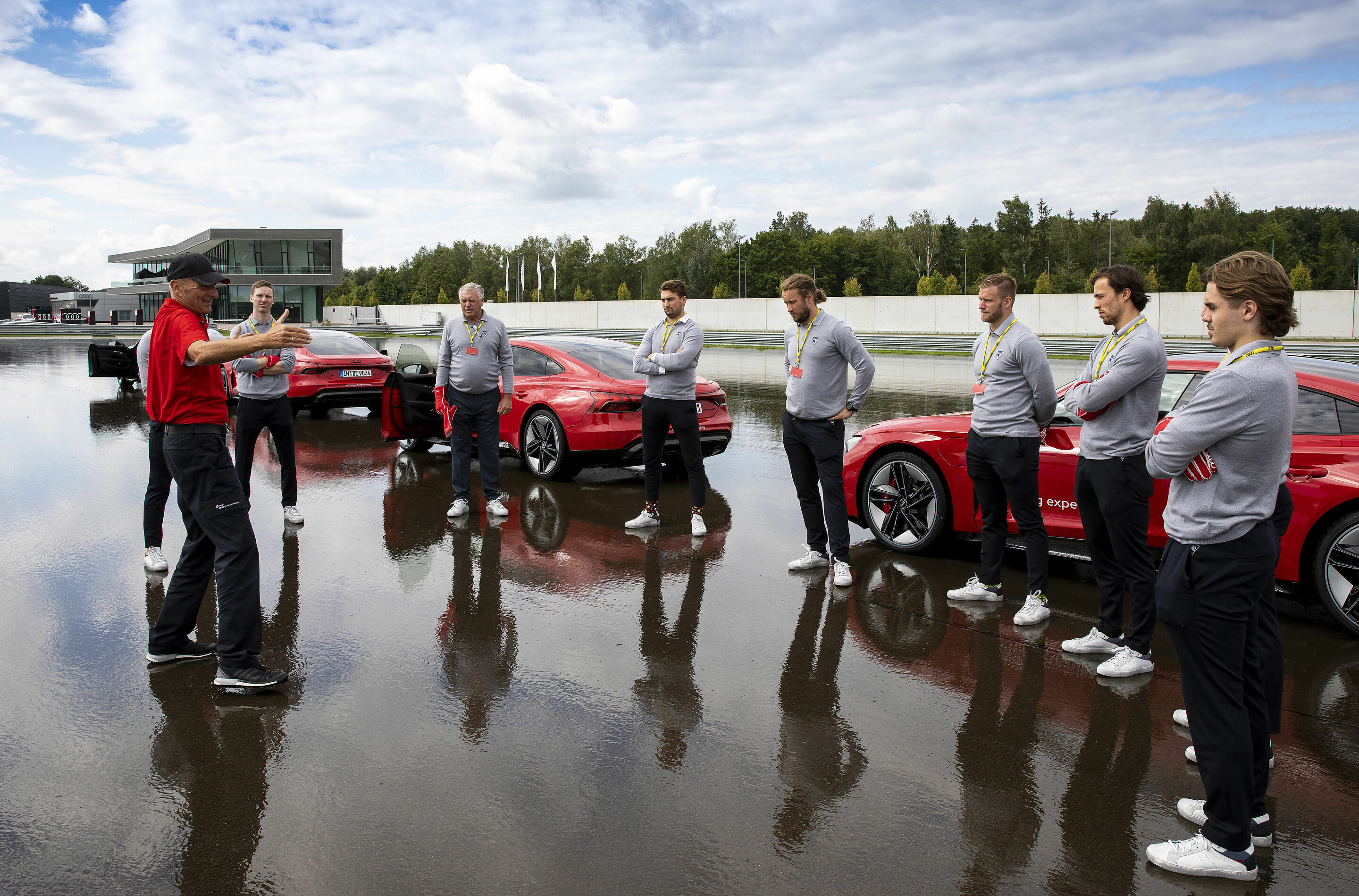 Ingolstadt’s ice hockey team tests top sport models from Audi - Ingolstadt’s ice hockey team tests top sport models from Audi