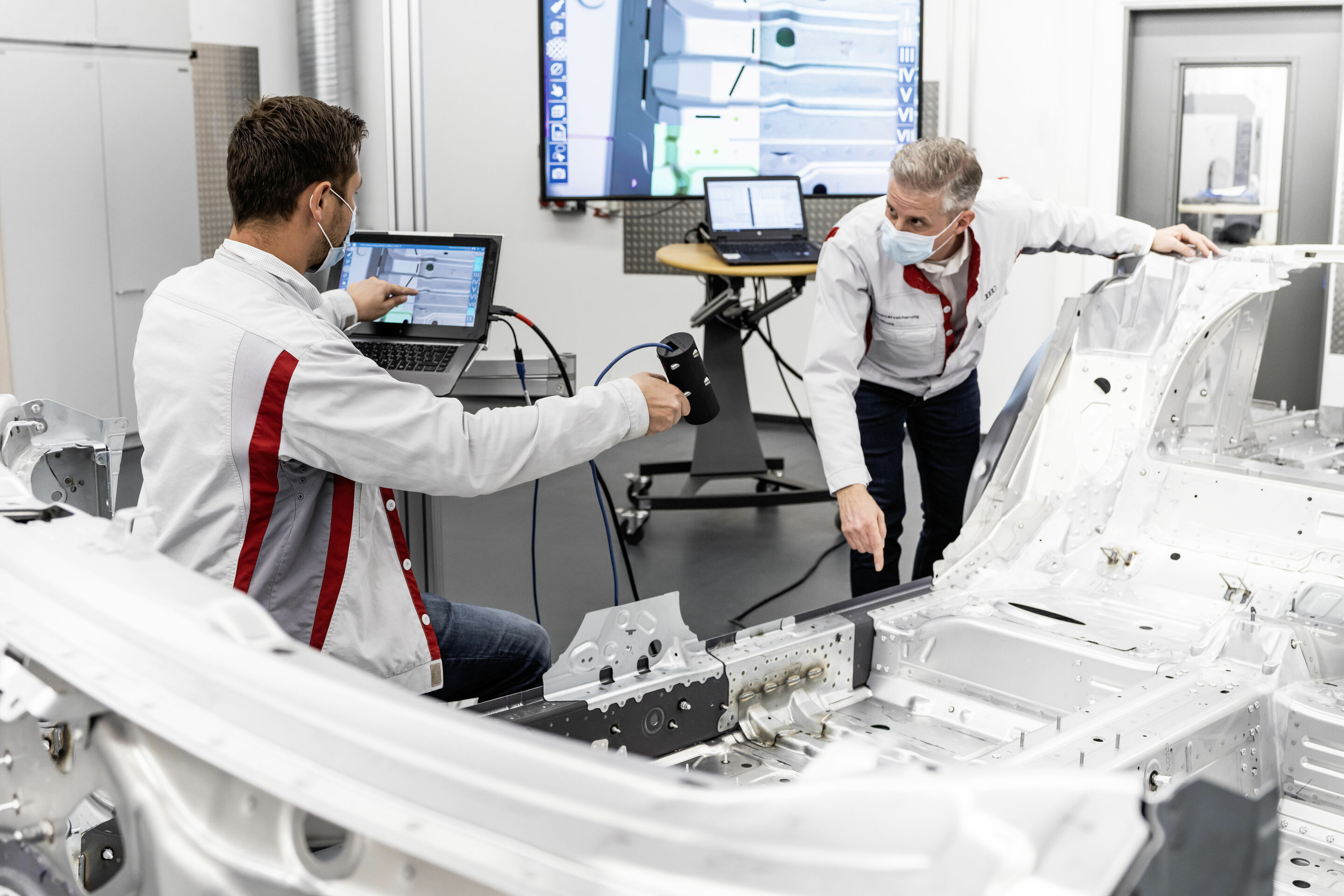 Fahrzeugfertigung am Standort Neckarsulm - Qualitätsprüfung mithilfe von Augmented Reality im Audi A8-Karosseriebau