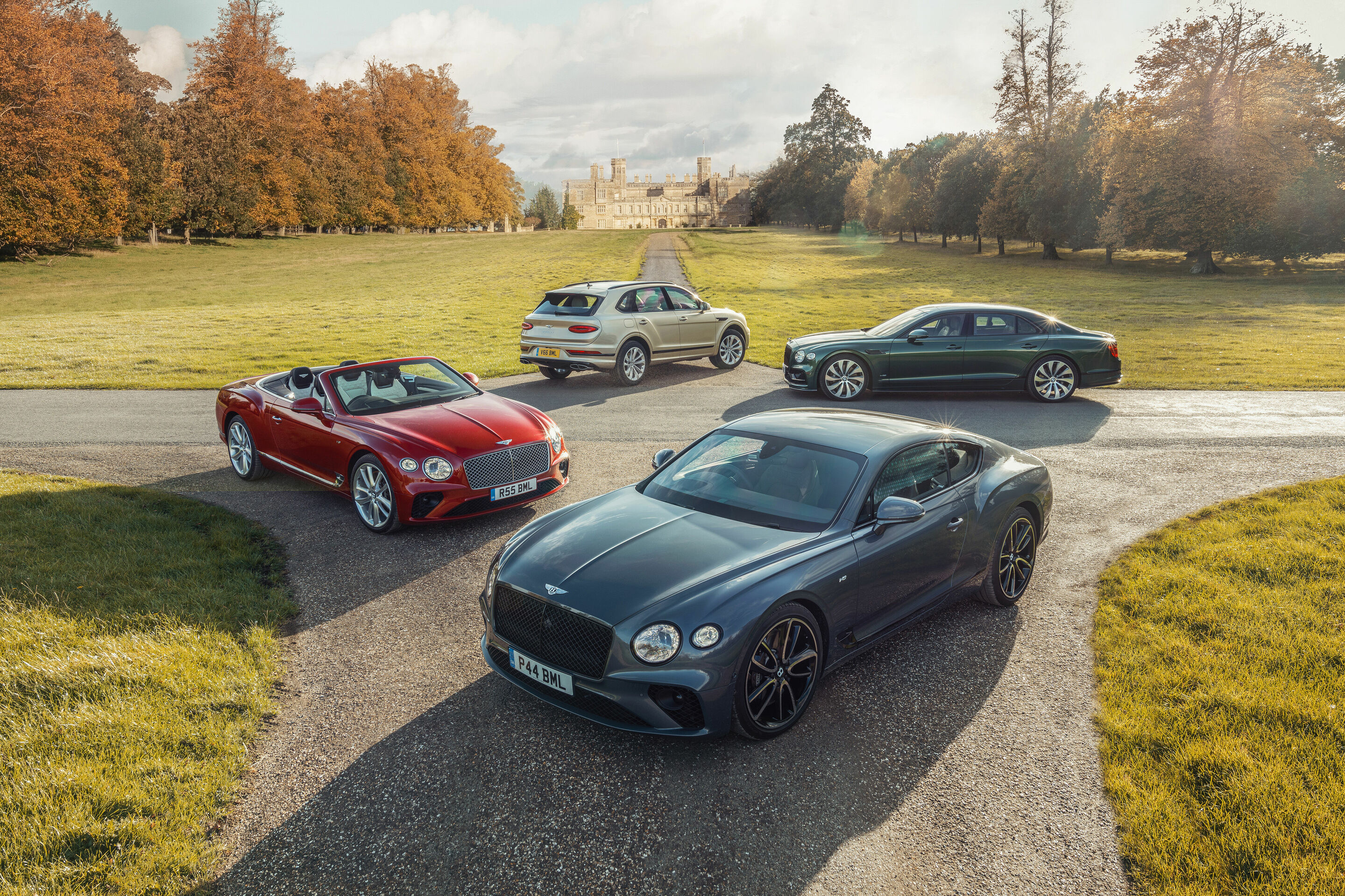 Bentley Motors Ltd. - Von links nach rechts: Bentley Continental GT Convertible, Bentley Continental GT, Bentley Bentayga, Bentley Flying Spur