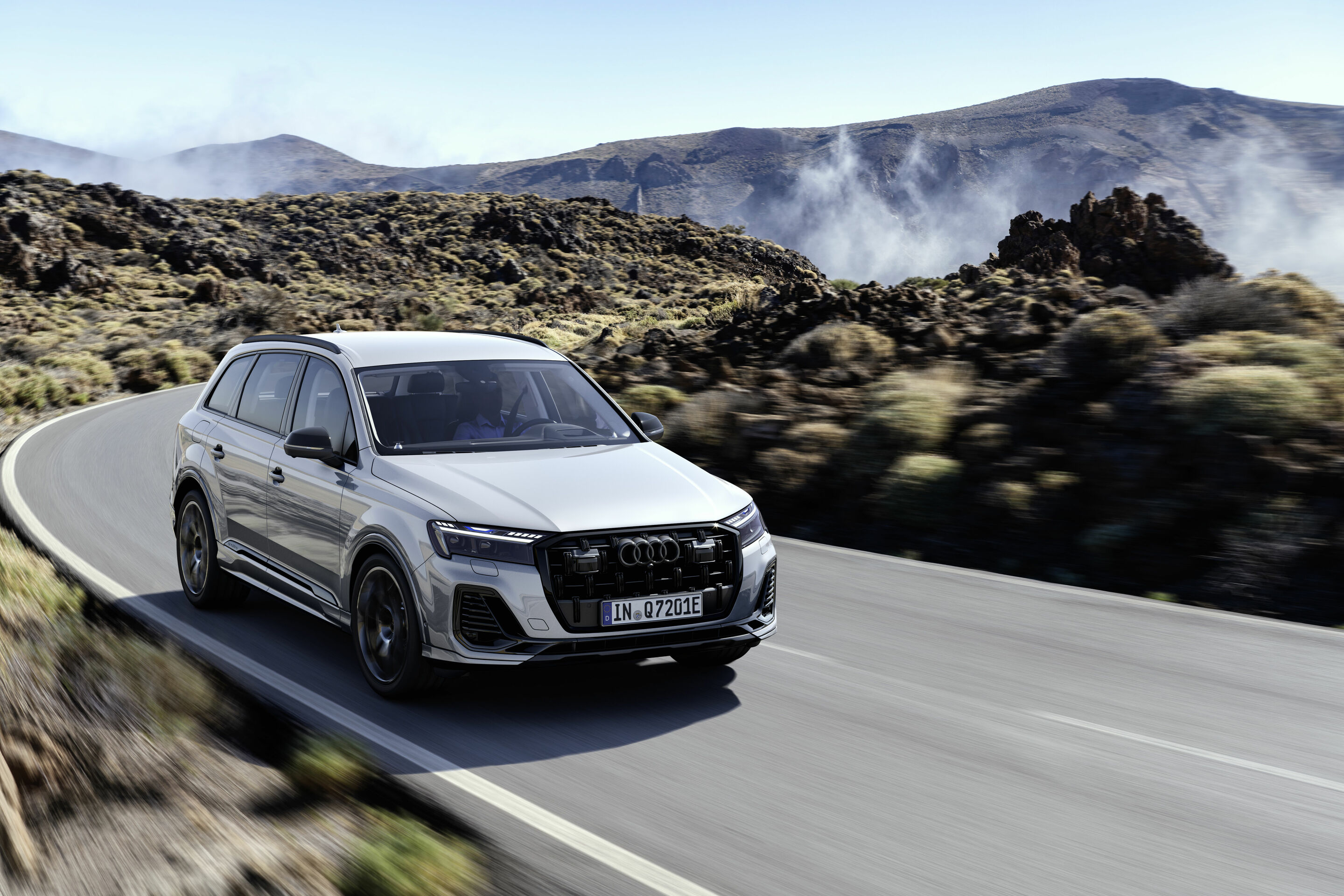 Audi Q7 TFSI e quattro - Fahraufnahme, 
Farbe: Satellitsilber Metallic