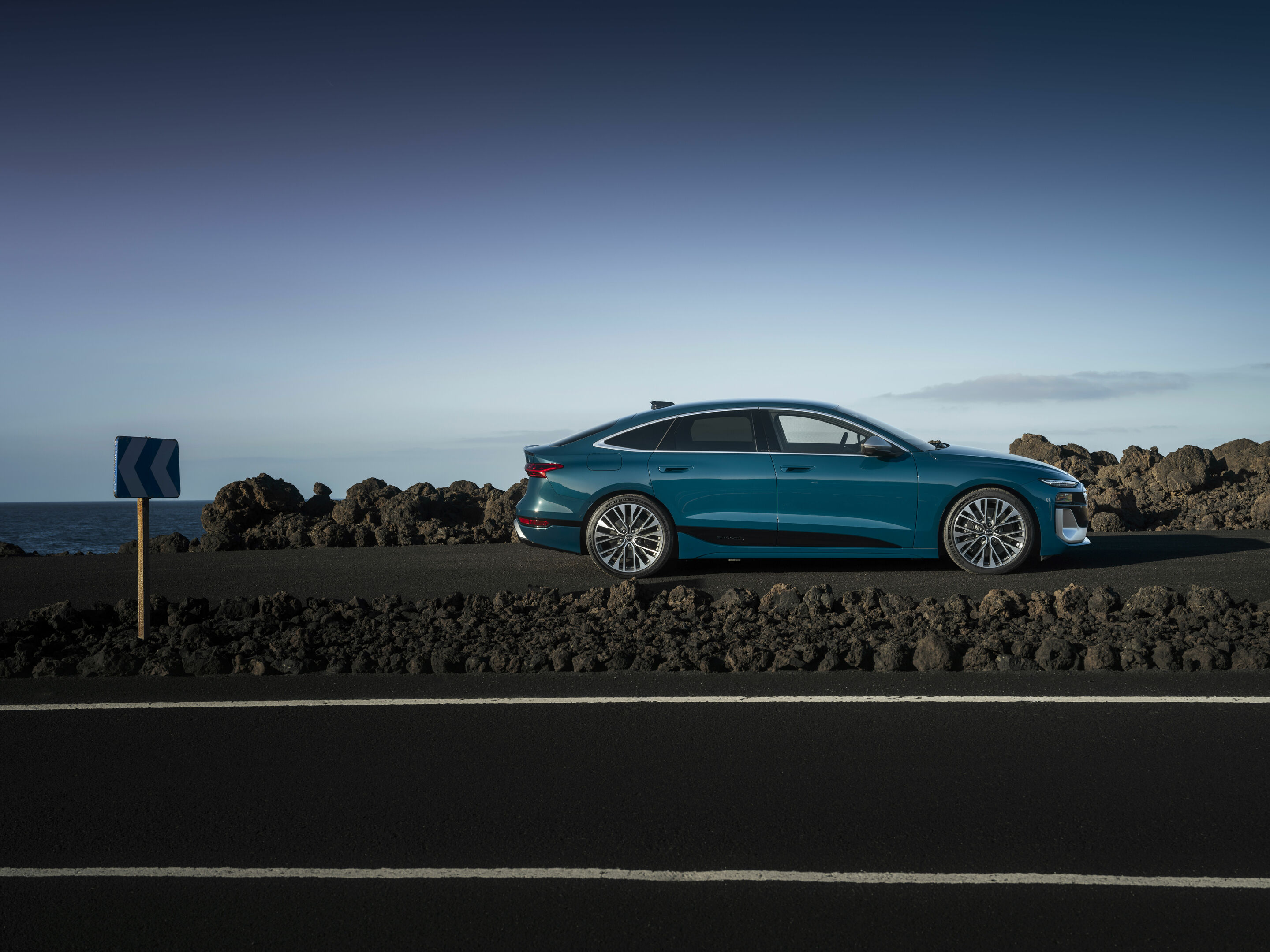 Audi S6 Sportback e-tron - Standaufnahme,
Farbe: Malpeloblau Metallic