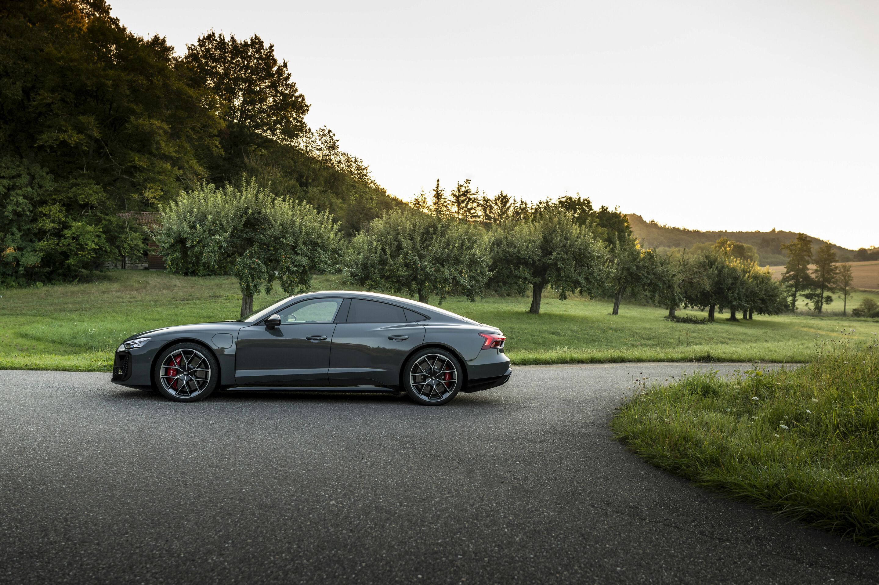 Audi RS e-tron GT - Static photo,
Colour: Nimbus grey pearl effect