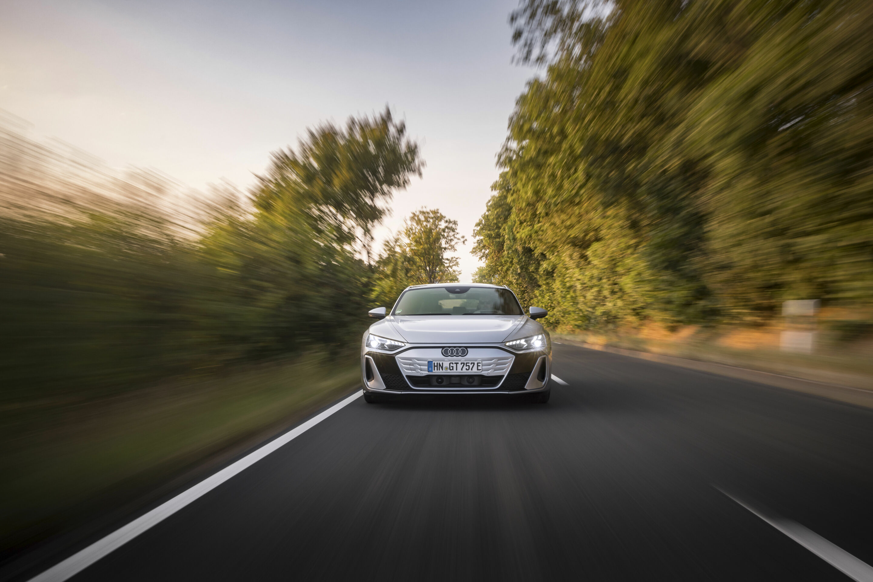 Audi S e-tron GT - Dynamic photo,
Colour: Florett silver metallic