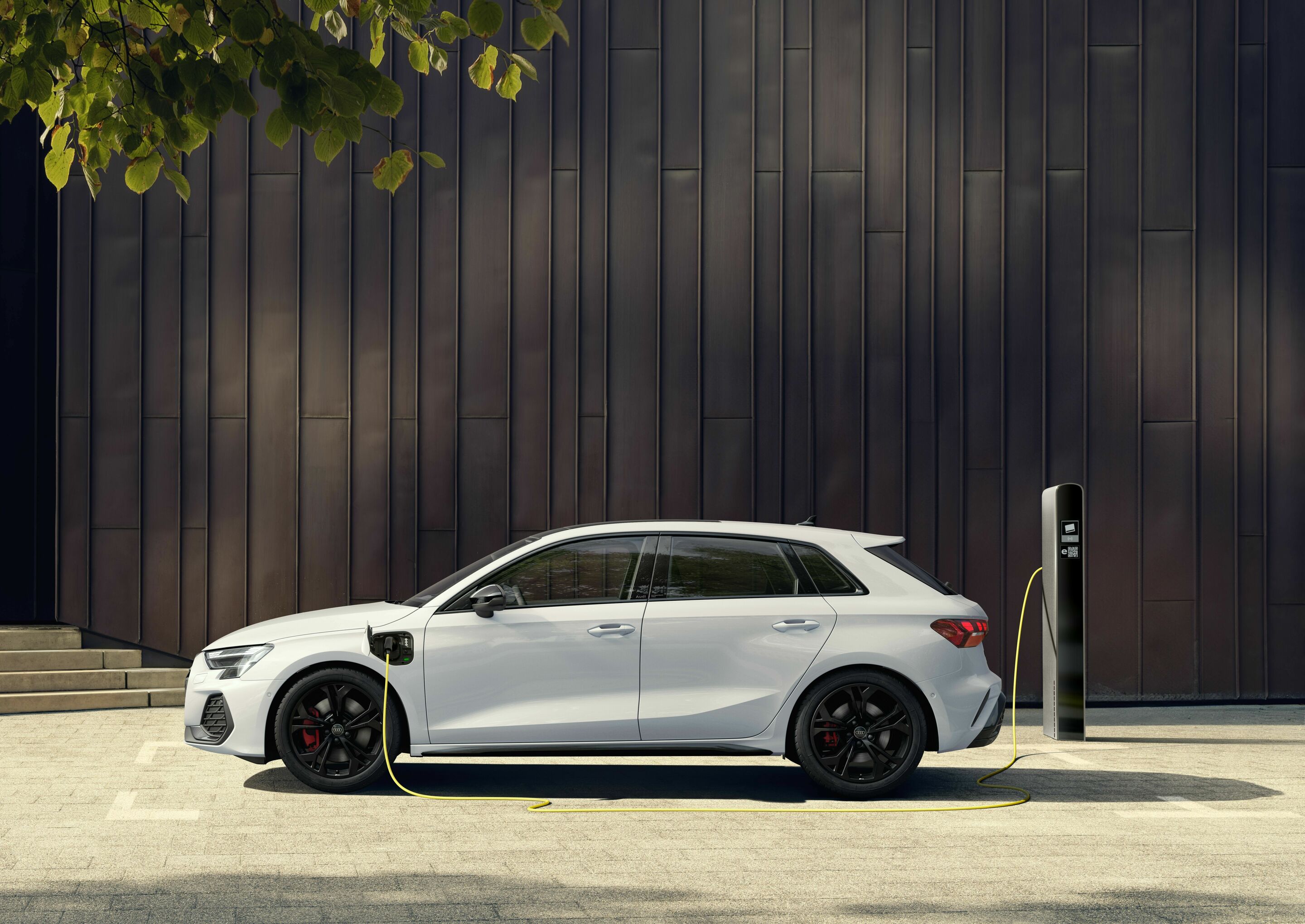 Audi A3 Sportback TFSI e - Static photo,
Colour: Glacier white metallic