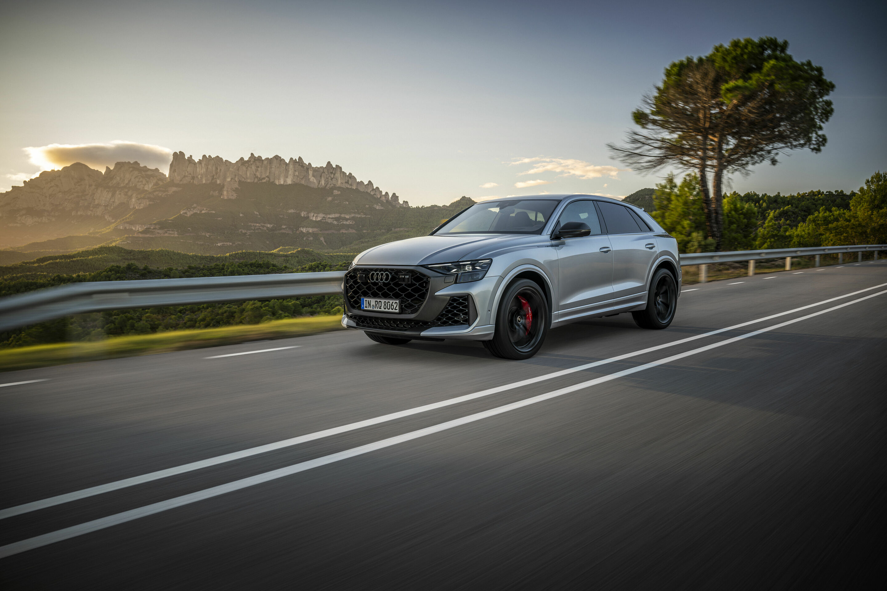 Audi RS Q8 performance - Dynamic photo,
Colour: Satellite silver metallic