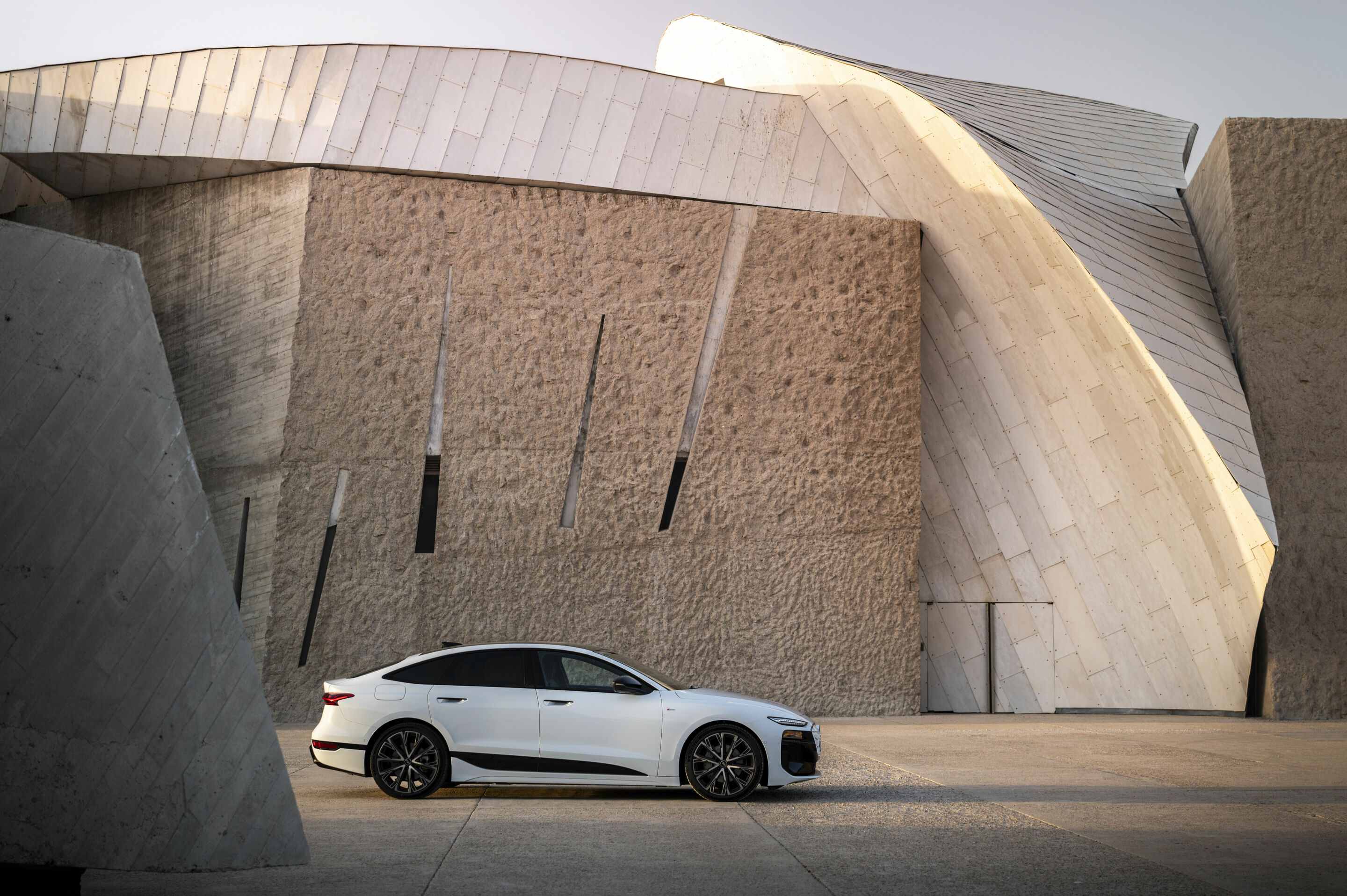 Audi A6 Sportback e-tron - Standaufnahme,
Farbe: Gletscherweiß Metallic