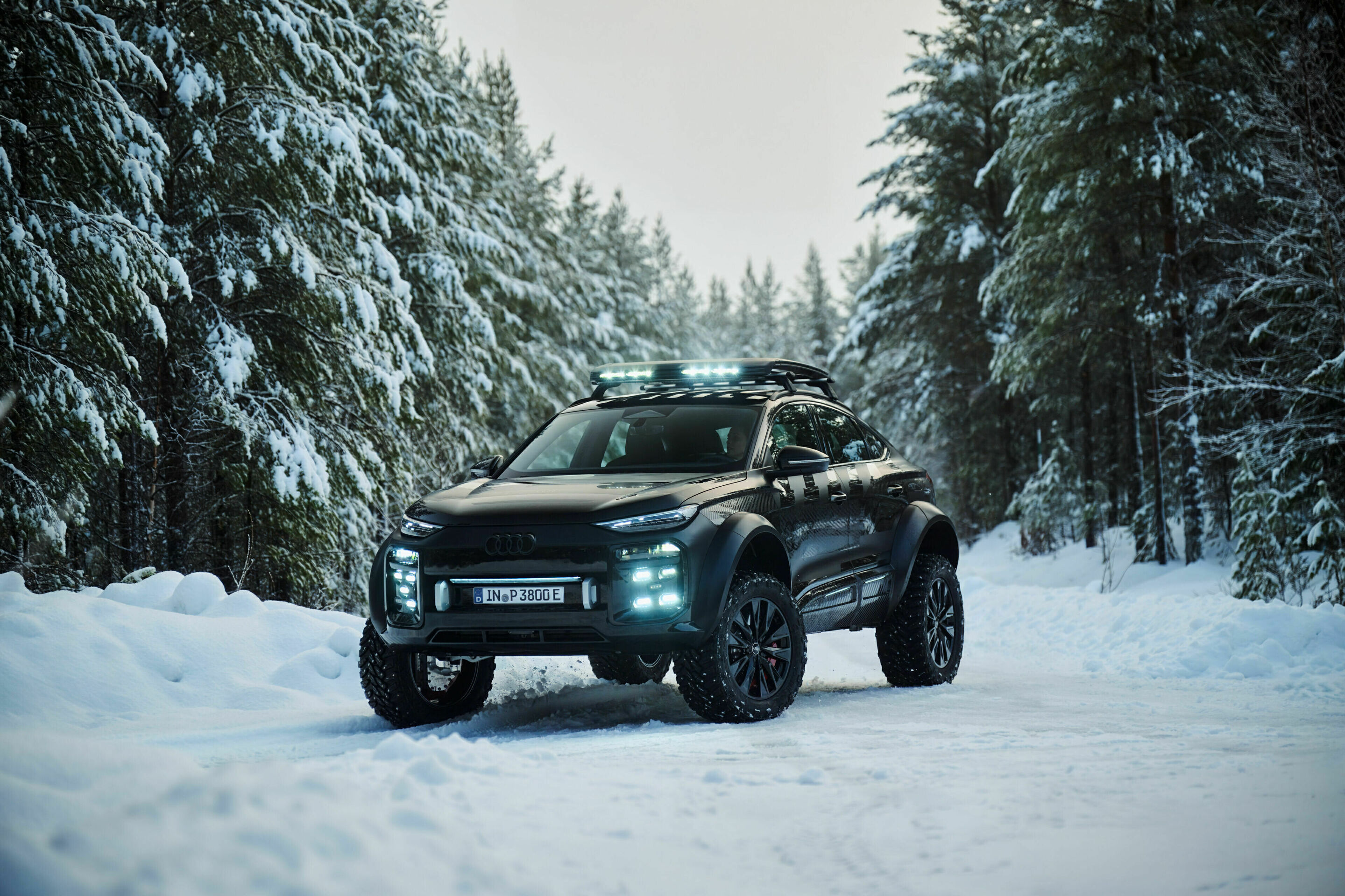 Audi Q6 e-tron offroad concept - Standaufnahme,
Farbe: Mythosschwarz Metallic, spezielle Folierung