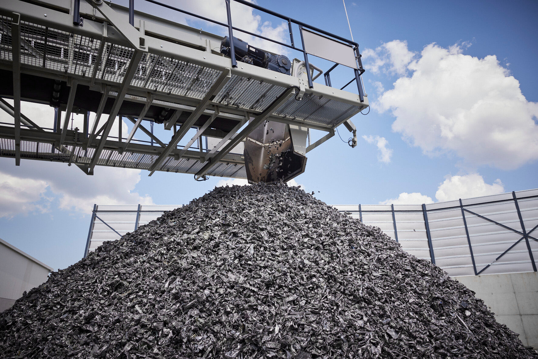 Circular economy: Audi secures strategic and cost-efficient supply of recycled raw materials - MaterialLoop: Audi is establishing a return concept for recyclates from end-of-life vehicles