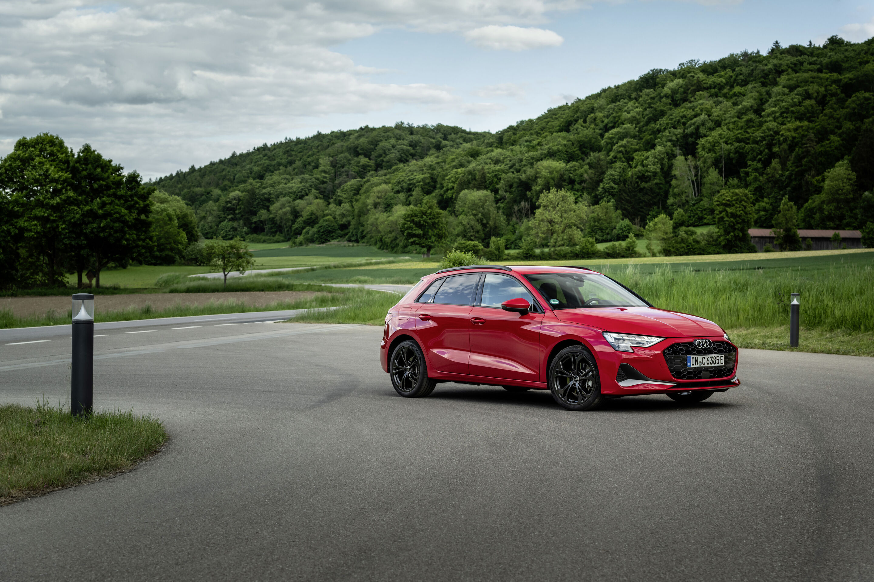 Audi A3 Sportback TFSI e - Standaufnahme,
Farbe: Progressivrot
