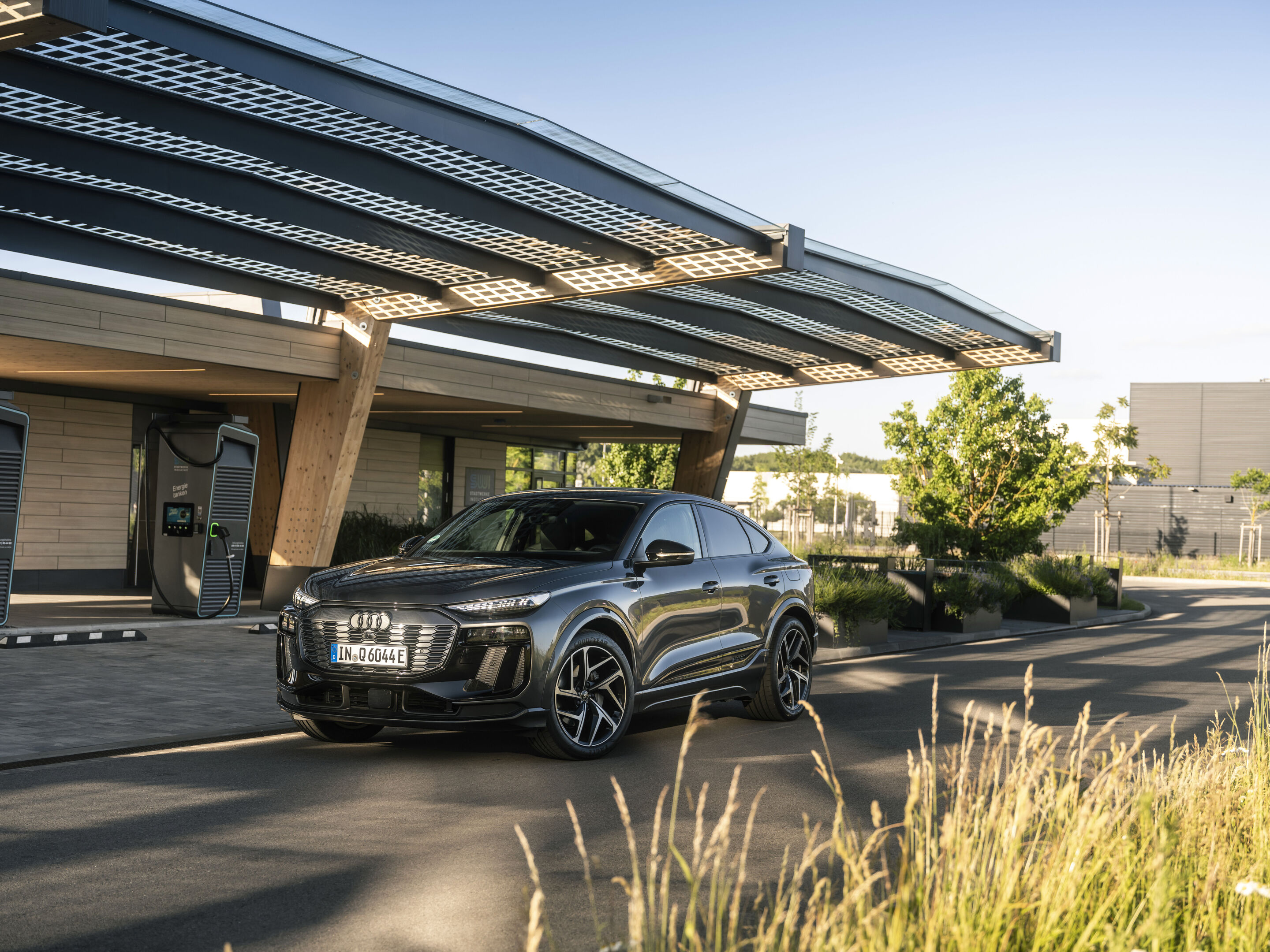 Audi Q6 Sportback e-tron - Standaufnahme,
Farbe: Daytonagrau