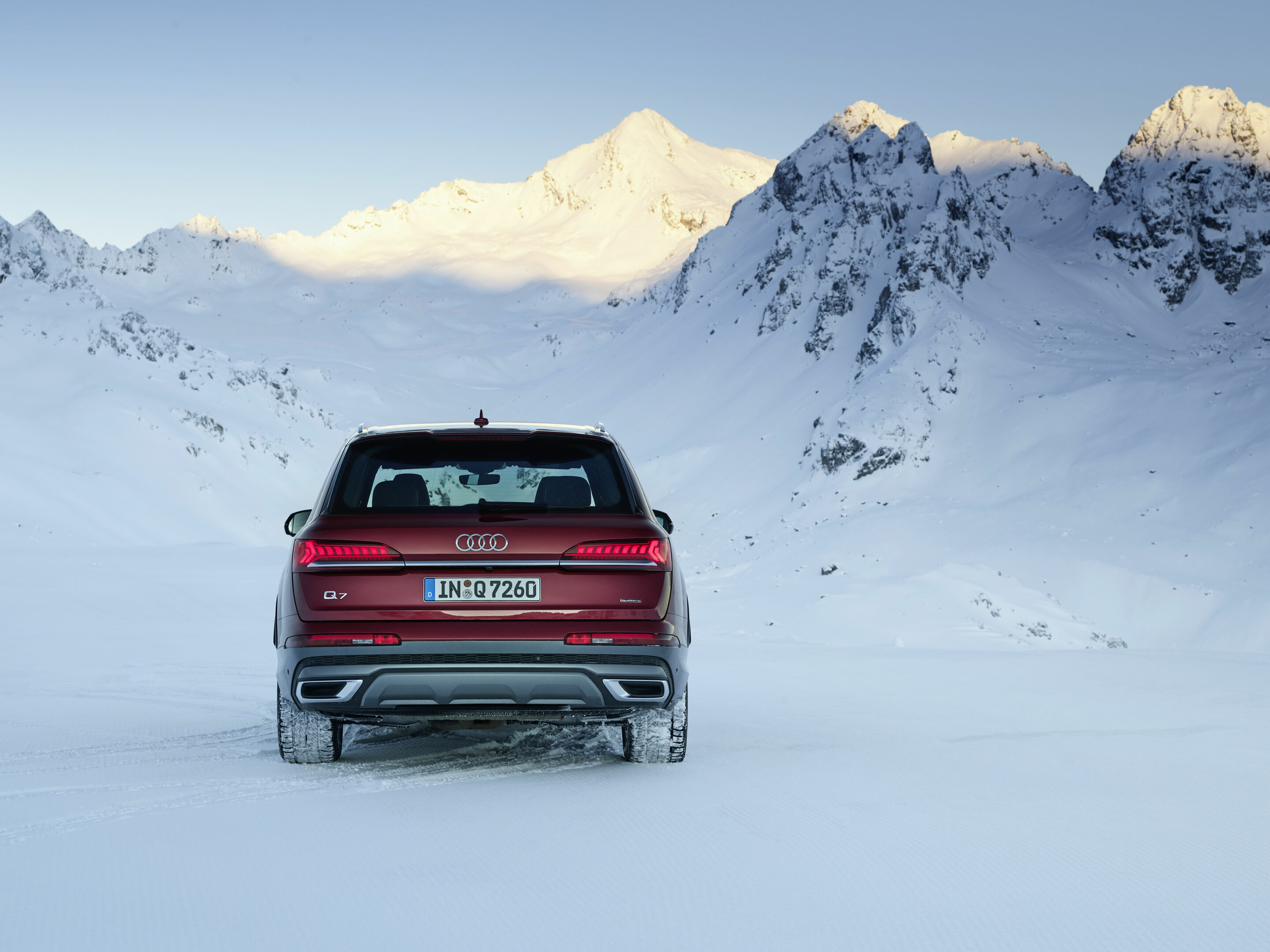 Audi Q7 - Static photo,
Colour: Matador red