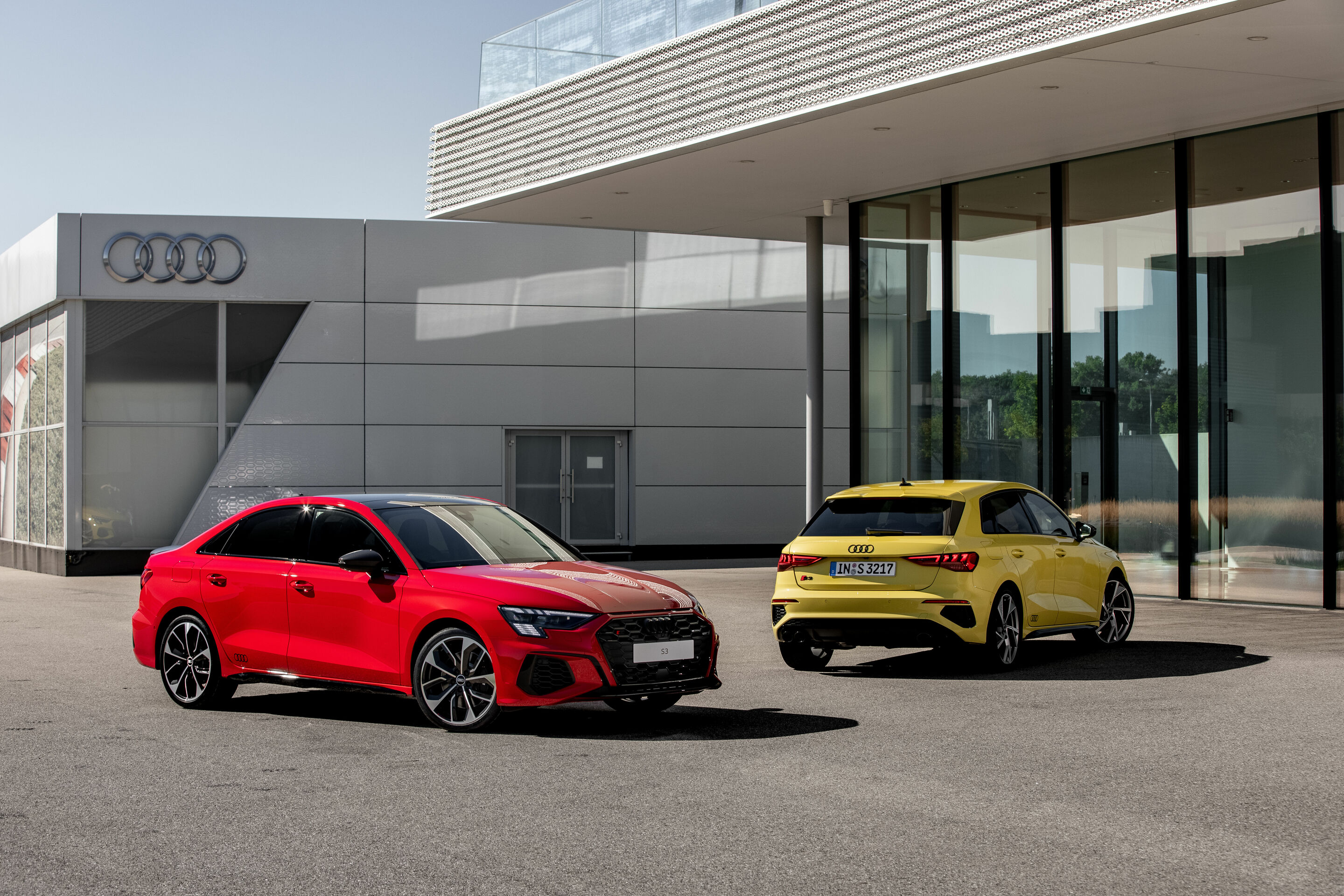 Audi S3 Sedan; Audi S3 Sportback - Static photo
Color: tango red; python yellow