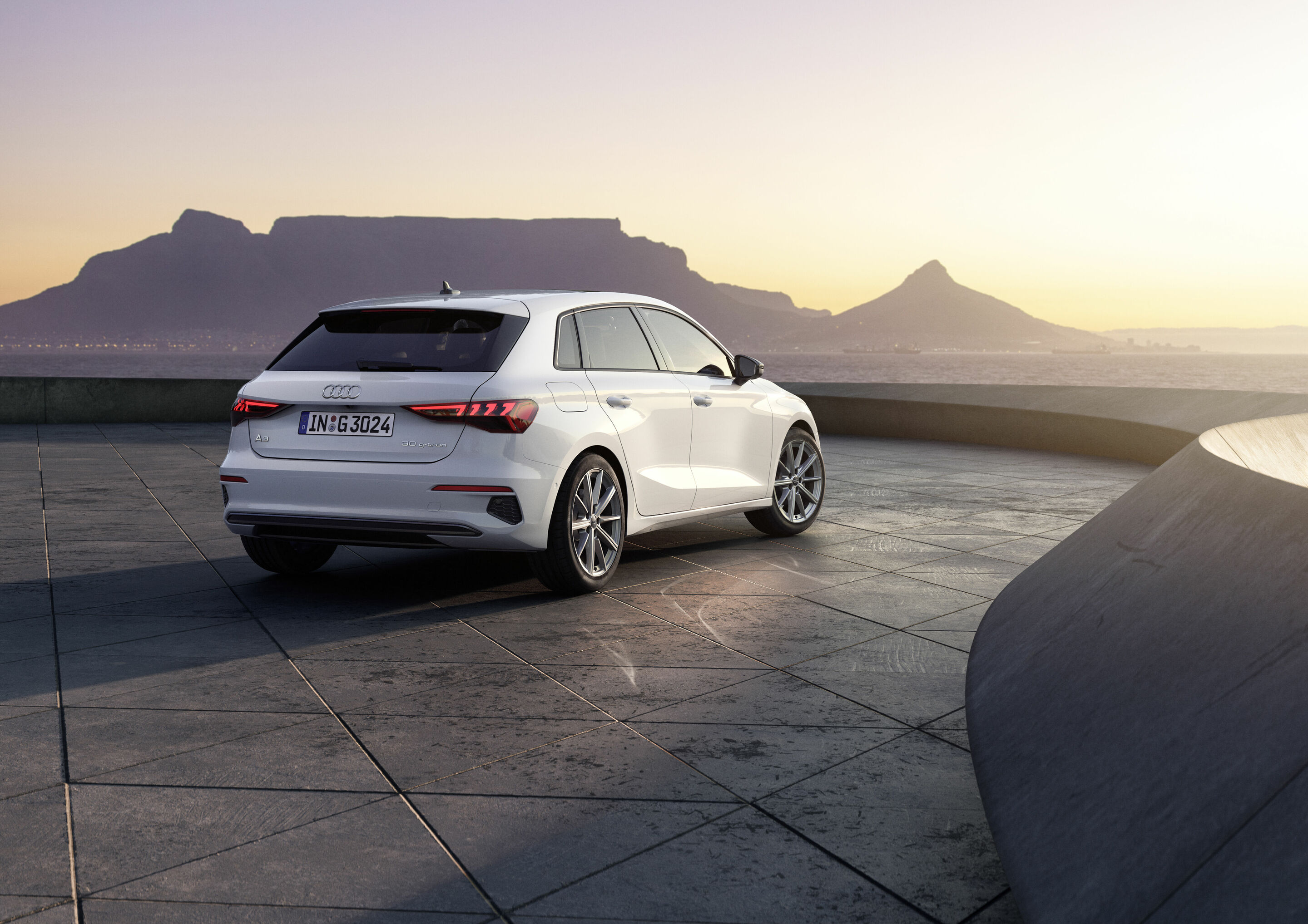 Audi A3 Sportback 30 g-tron - Standaufnahme
Farbe: Gletscherweiß