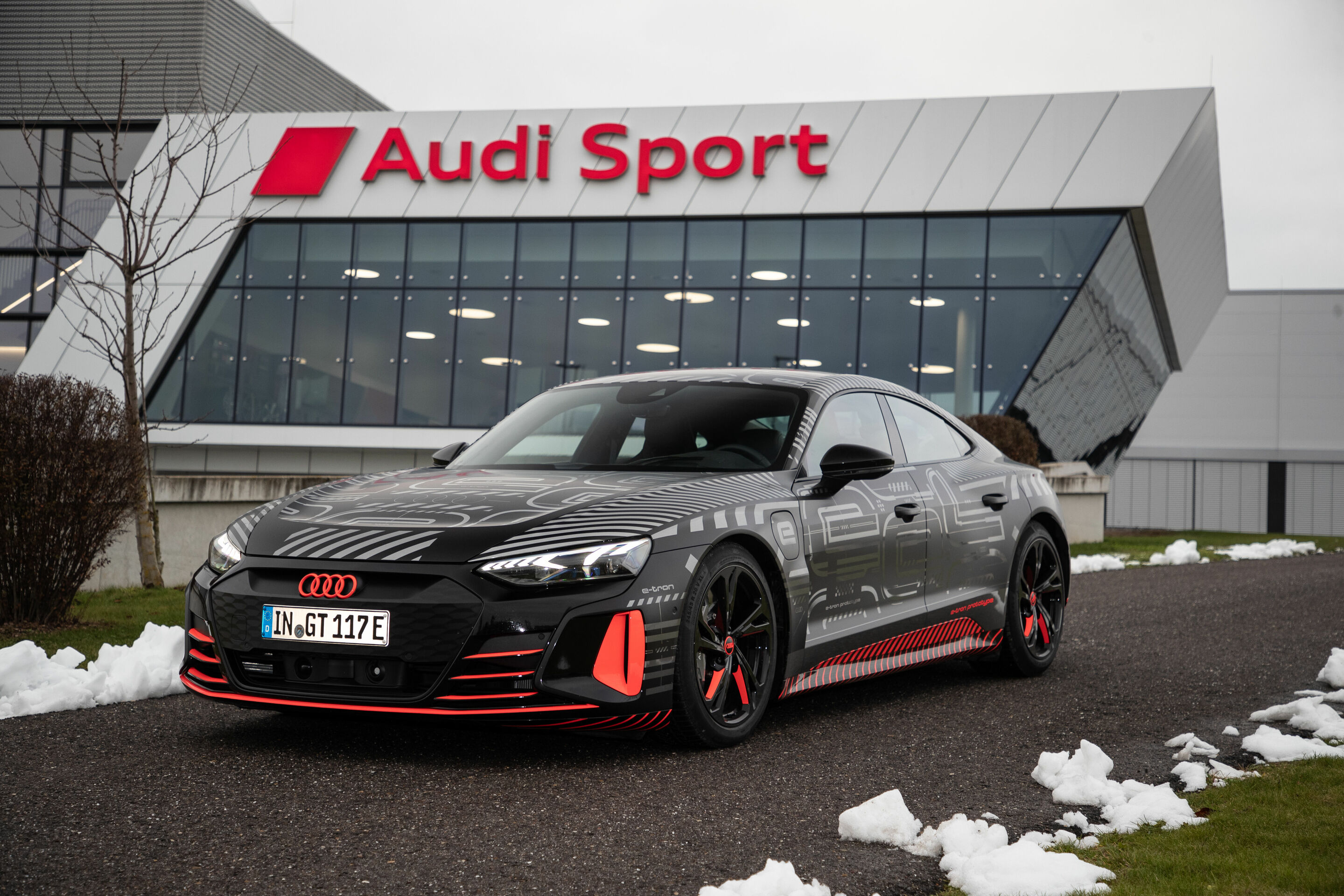 Audi e-tron GT enters series production: Carbon-neutral production begins at the Böllinger Höfe - The Audi e-tron GT is manufactured at the Böllinger Höfe site in Neckarsulm.